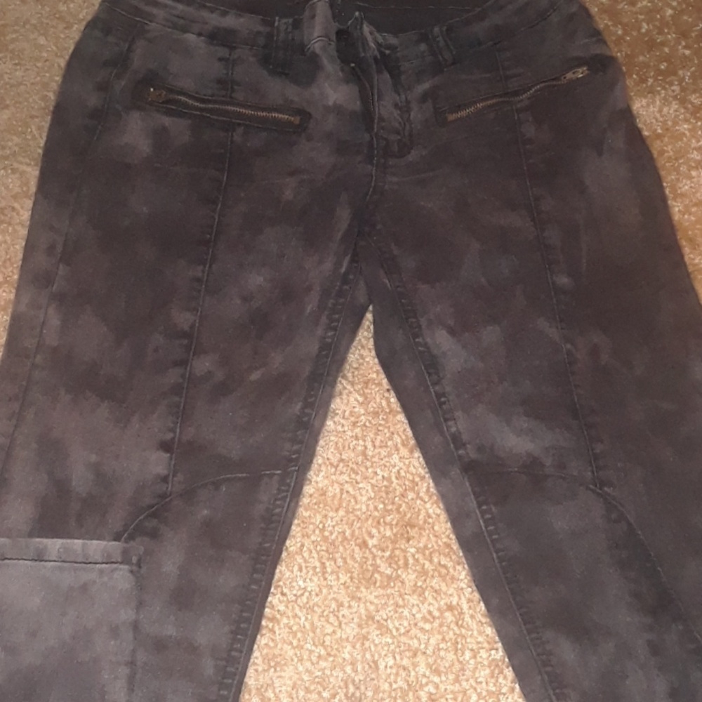 Clique B jeans.
